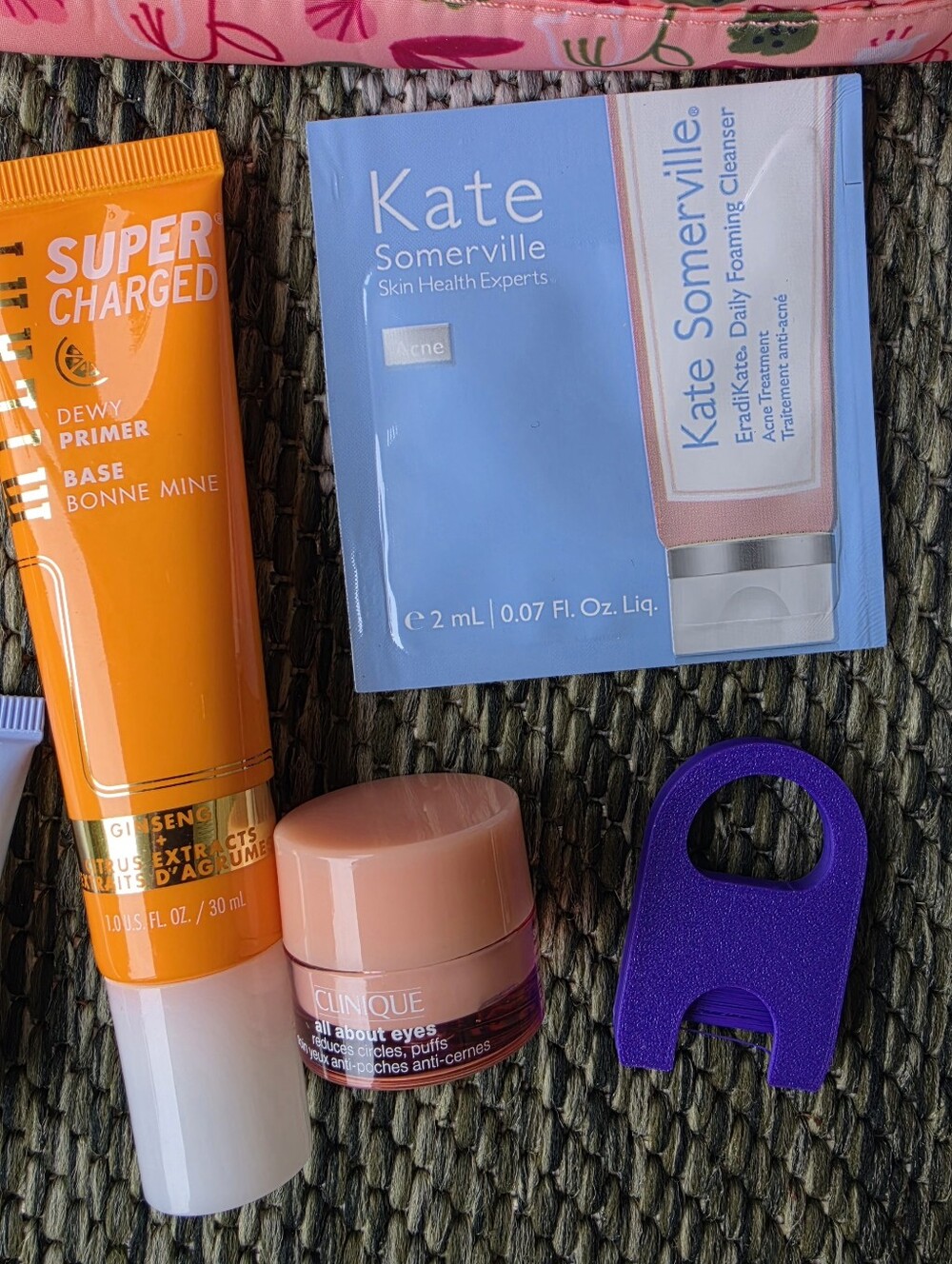 Makeup Bag & Sample Bundle - Picture 3 of 8